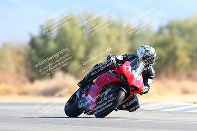 media/Jan-08-2022-SoCal Trackdays (Sat) [[1ec2777125]]/Turn 7 (1035am)/